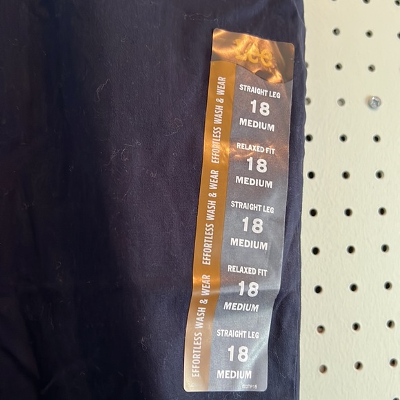 NWT Lee Effortless Wash & Wear Straight Leg Pant. Size 18 Medium. Imperial Blue. - Picture 2 of 16
